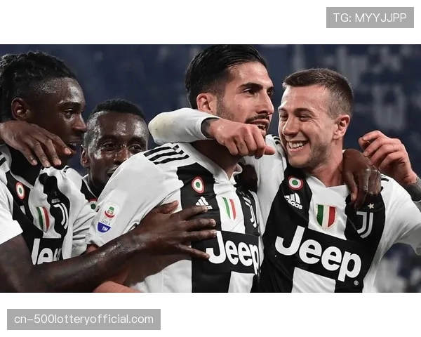 瞬间聚焦：争议判罚，萨索洛球员投诉对方禁区内定位球防守犯规